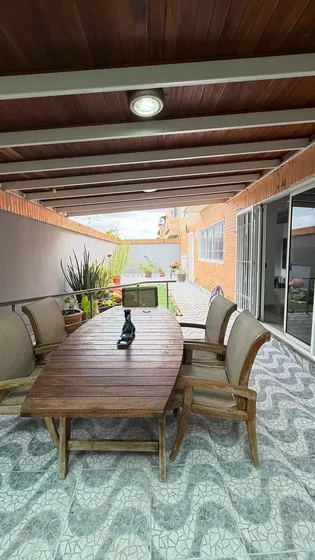 Casa - Villa Con Inversores Urb El Bosque Res. Alto Bosque Conjunto Cerrado En Calle Cerrada Con Vigilancia 24/7 Y Control De Acceso. 369m2/ 6 Habitaciones/6 Baños/ 3 Estacionamientos. An