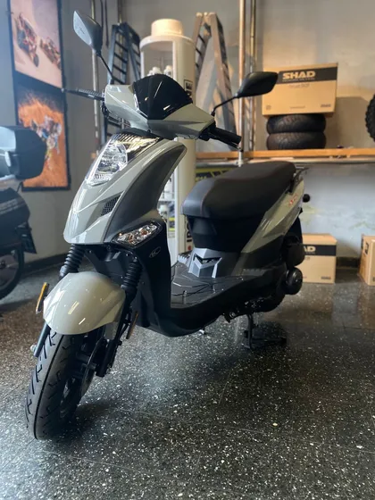 Moto Scooter Kymco Agility 125 Gris 2025 0km Mejor Precio