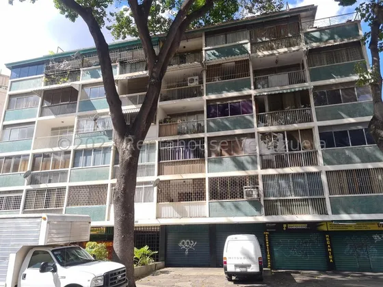 Negociable. Edificio Bien Cuidado, Excelente Ubicación. Esta En Colinas De Bello Monte