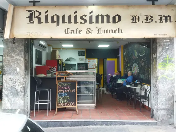 Se Alquila Local Comercial Que Incluye Fondo De Comercio. Excelente Oportunidad..