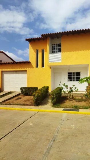 Bello Town House, Listo Para Ocupar 