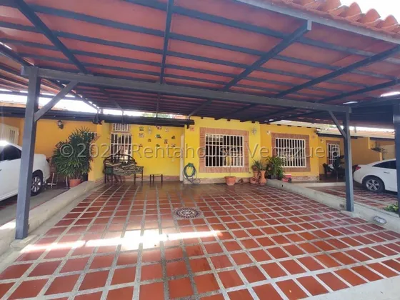 Casa En Venta Inm Valle De Oro San Diego Ampliada, Ccocina Equipada, Bar, Mezanina De 20 Mts2, Tanque Subterraneo De 8.000 Lts Mas Hidroneumatico, Parrillera, Cocina Horno En Patio Trasero. 23-1119