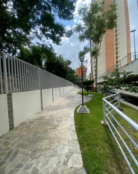 Apartamento En Alquiler Amoblado En Resd. Cronus Country Club En La Urb Valles De Camoruco