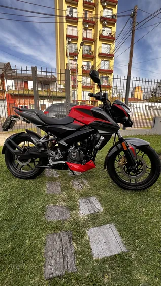 Rouser Ns200