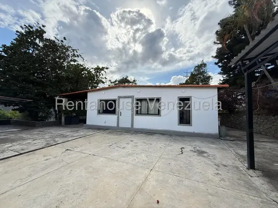 Venta De Hermosa Casa Con Múltiples Areas Sociales En El Manzano Edo. Lara