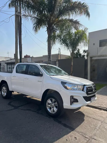 Toyota Hilux 2.8 Cd Sr 177cv 4x4