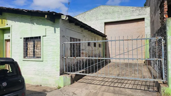Galpón En Alquiler 240m2. Villa  Madero
