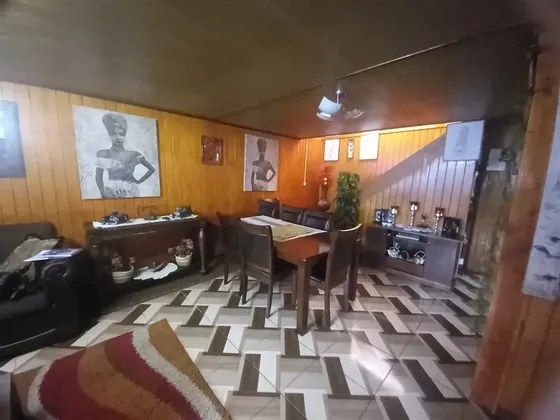 Casa En Venta De 2 Dorm, Y Amplios Espacios