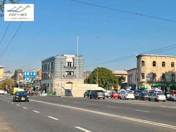 Bajo Precio Propiedad Con 3 Locales Comerciales Contiguos