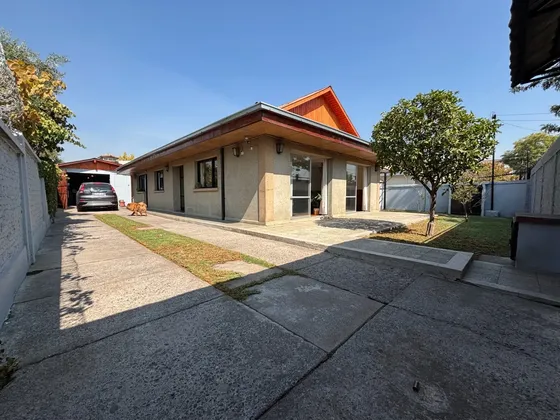 Casa 4d+2b Cercana A Metro En Max Jara / Jorge Monckeberg