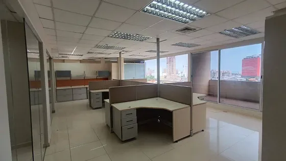 Oficina Local Comercial Alquiler Av 5 De Api 7575