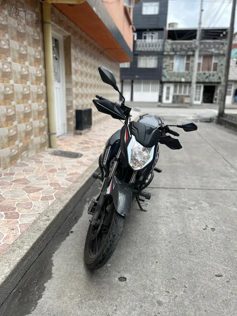 Akt Cr4 125, Moto Casi Nueva En Kilometraje Y Muy Bien Cuida