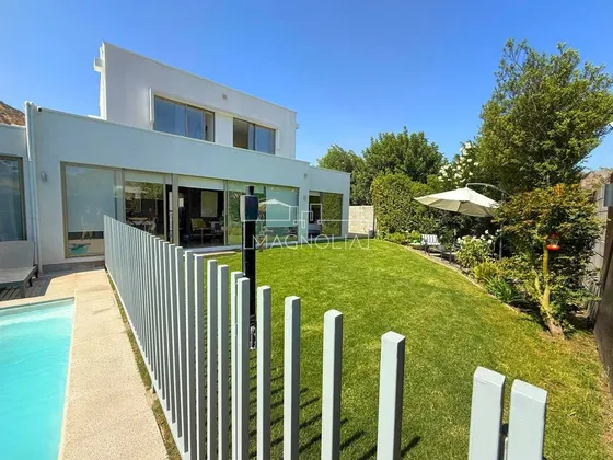 Casa En Arriendo De 4 Dorm. Incluye Gc Y Jardinero Chamisero