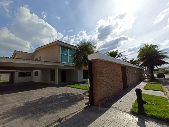 Casa En Guataparo Country Club, Valencia. Foc-648