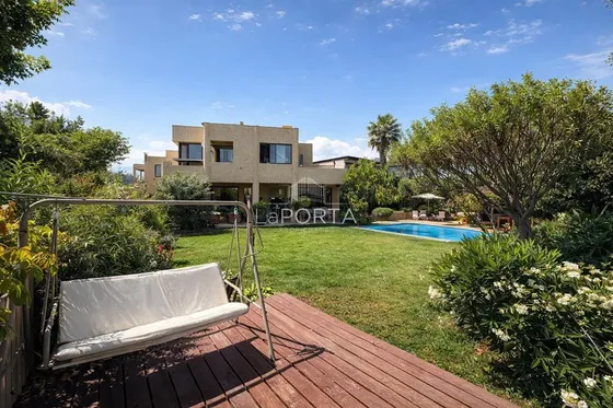 Casa/ Arriendo/5 Dorm/las Condes/ Colegios