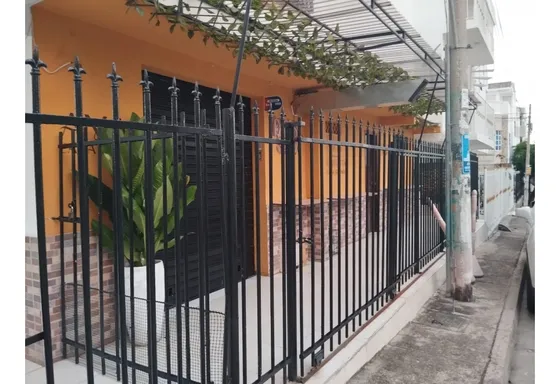 Venta De Casa  Con Local Comercial Barrio El Country