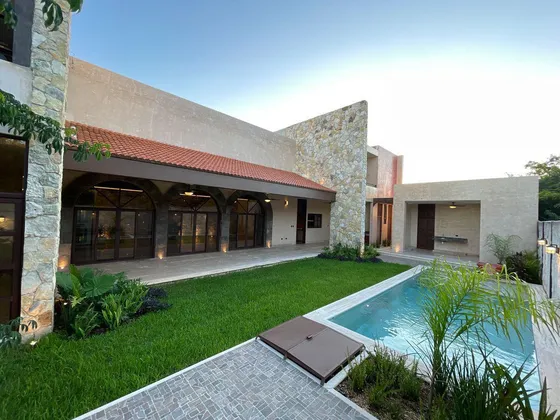 Casa En Venta Merida, Temozon Norte En Privada, Mod. Aurora, Entrega Inmediata.
