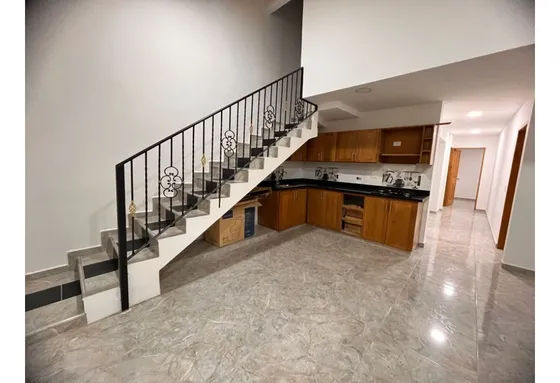 Lindo Apartamento De Segundo Piso Más Mansarda En Venta - Carmen Vib.