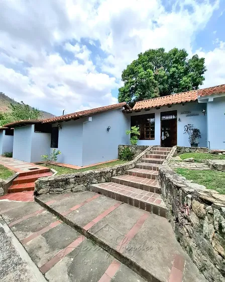 Venta Casa Exclusiva Urb. Cerrada, Vía El Castaño Ojo De Agua, Maracay, Aragua