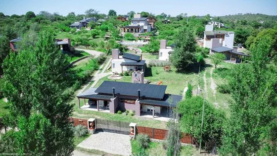 Complejo Turístico  De 4 Cabañas En Sta. Mónica-zona Mate De Luna.