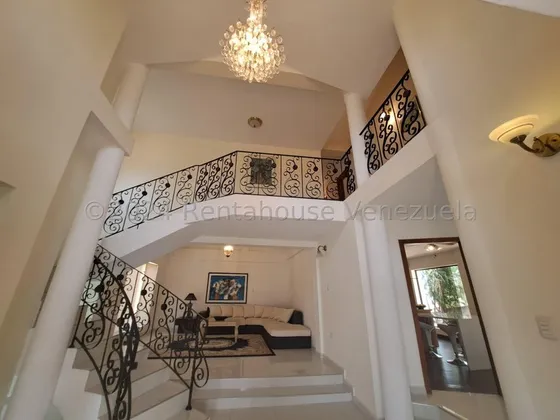 Diana C. Vende Hermosa Casa Familiar Tipo Mediterraneo En Altos De Guataparo Valencia, Rc-dc 25-16262