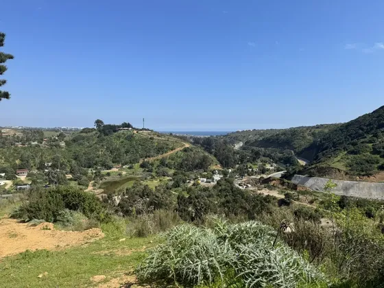 Sitio Aterrazado Con Vista Al Mar