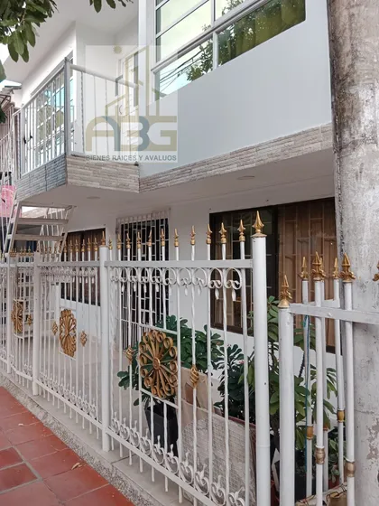 Vendo Casa Con 2 Apartamentos En Almirante Colon