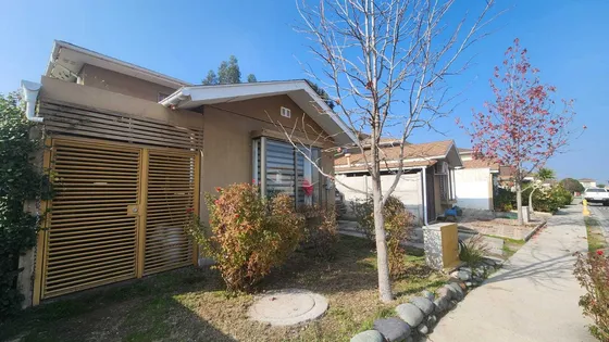  Casa En Arriendo,3 Dormitorios, 3 Baños,est. (100689)