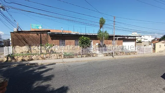 #*25-5097 Amplia Casa En Venta En Pleno Centro De Cabudare, Lara Adelaida Armeya
