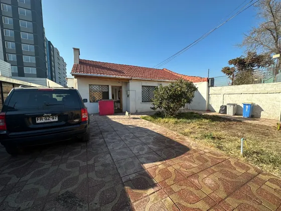 Casa Remodelada Con Quincho Y Terraza En Gran Terreno