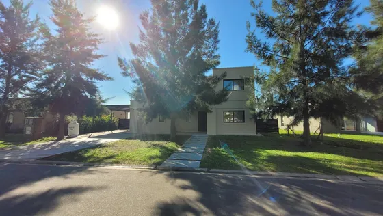 Venta Casa En Country El Naudir Aguas Privadas