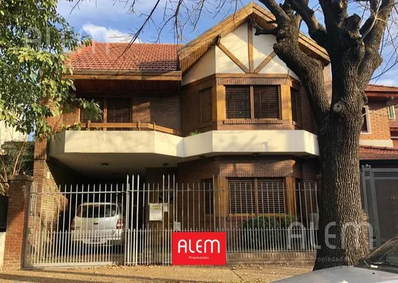 Casa En Venta En Banfield, Lomas De Zamora