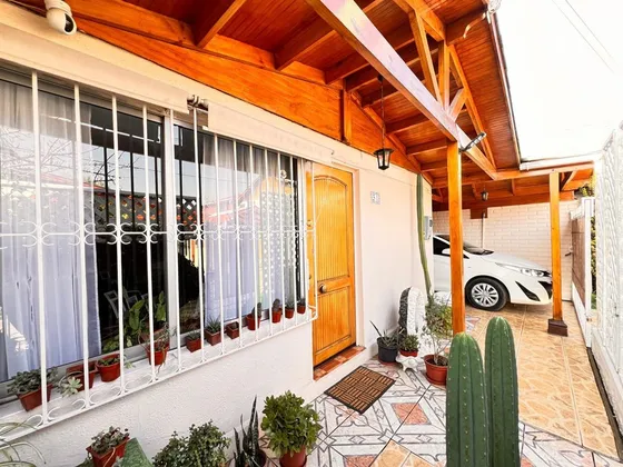Casa En Venta De 3 Dorm 2 Baños En Maipú