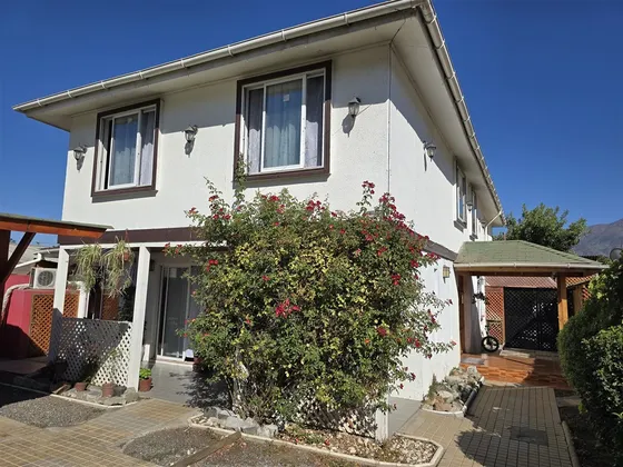 Casa En Venta. 6 Dormitorios. Comuna De Graneros