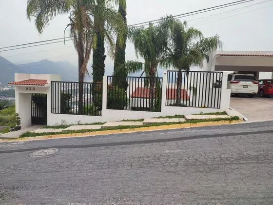 Casa En Venta En Contry La Escondida En Guadalupe