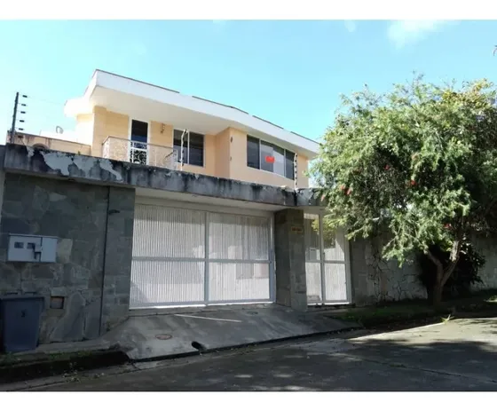 En Venta Bella Casa En Lomas De La Lagunita. Oa