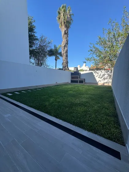 Venta De Espectacular Ph 4 Ambientes Con El Patio Parquizado De Tus Sueños En Villa Devoto.