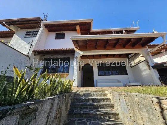 Casa Ideal Para Remodelar En Venta Lista Para Habitar En La Urb. Miranda Mls #26-14415 Bm