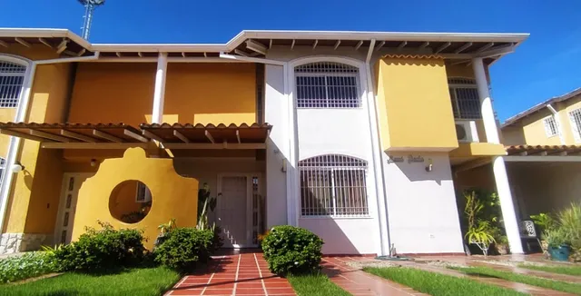 Town House En Venta, Ubicado En La Morita I, En Residencias Villa Geica