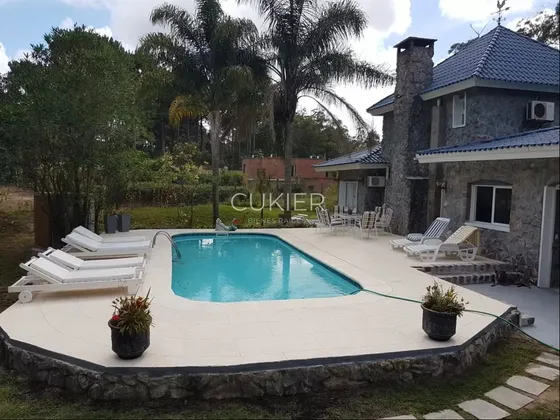 Alquiler Anual De Casa 4 Dormitorios Con Piscina En Pinares