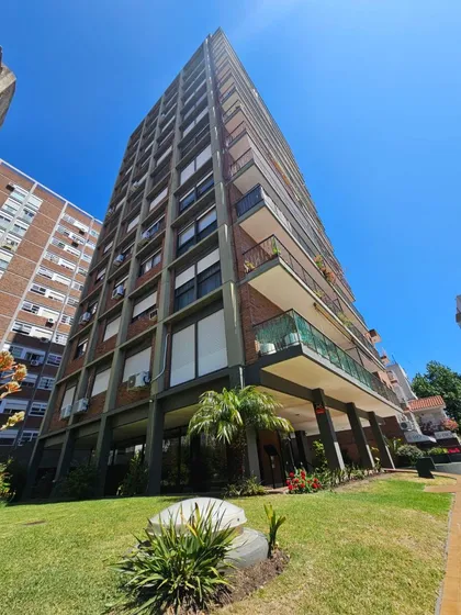 Piso Venta 4 Dormitorios Dependencia De Servicio 2 Cochera