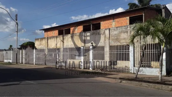 En Venta Terreno Con Construccion Comercial En Tipuro