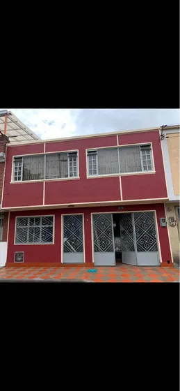 Casa De 4 Habitaciones,2 Baños,cocina,sala,comedor,patio.