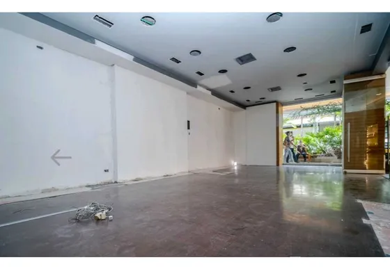 Venta De Local En El Centro Comercial Oviedo
