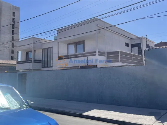 Casa En Venta De 5 Dorm. Parque Croata