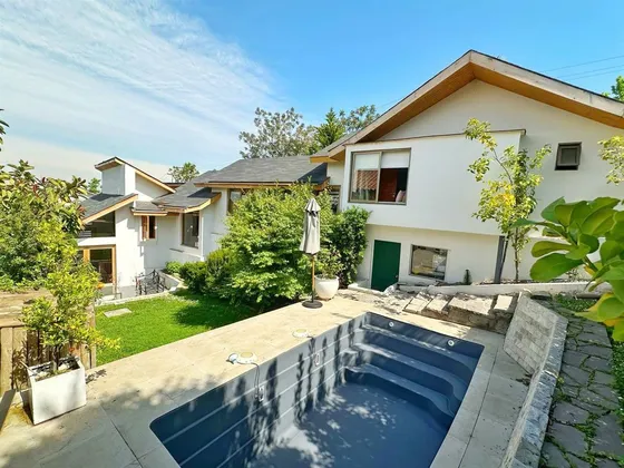 Linda Casa Remodelada Con Varios Espacios/los Dominicos