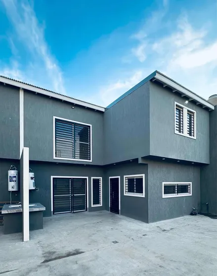 Complejo 4 Duplex + 2 Galpones En Temperley  C/renta