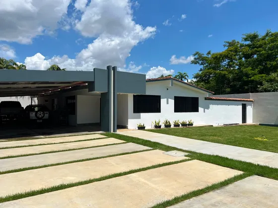 Casa Moderna En Guataparo Colinas De Guataparo L. C