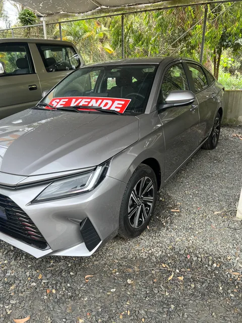 Toyota Yaris Sedán Yaris E