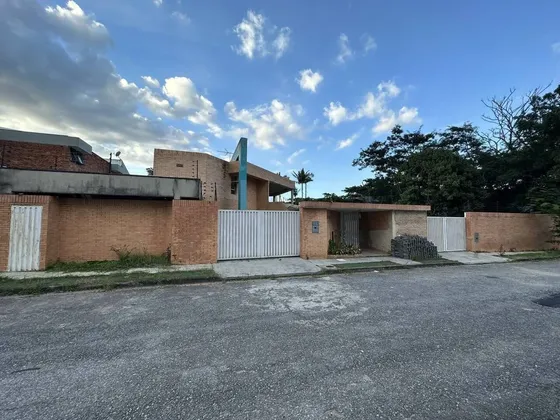 338869 Terreno Con Estructura Para Terminar - Altos De Guataparo - Valencia - 900 M2